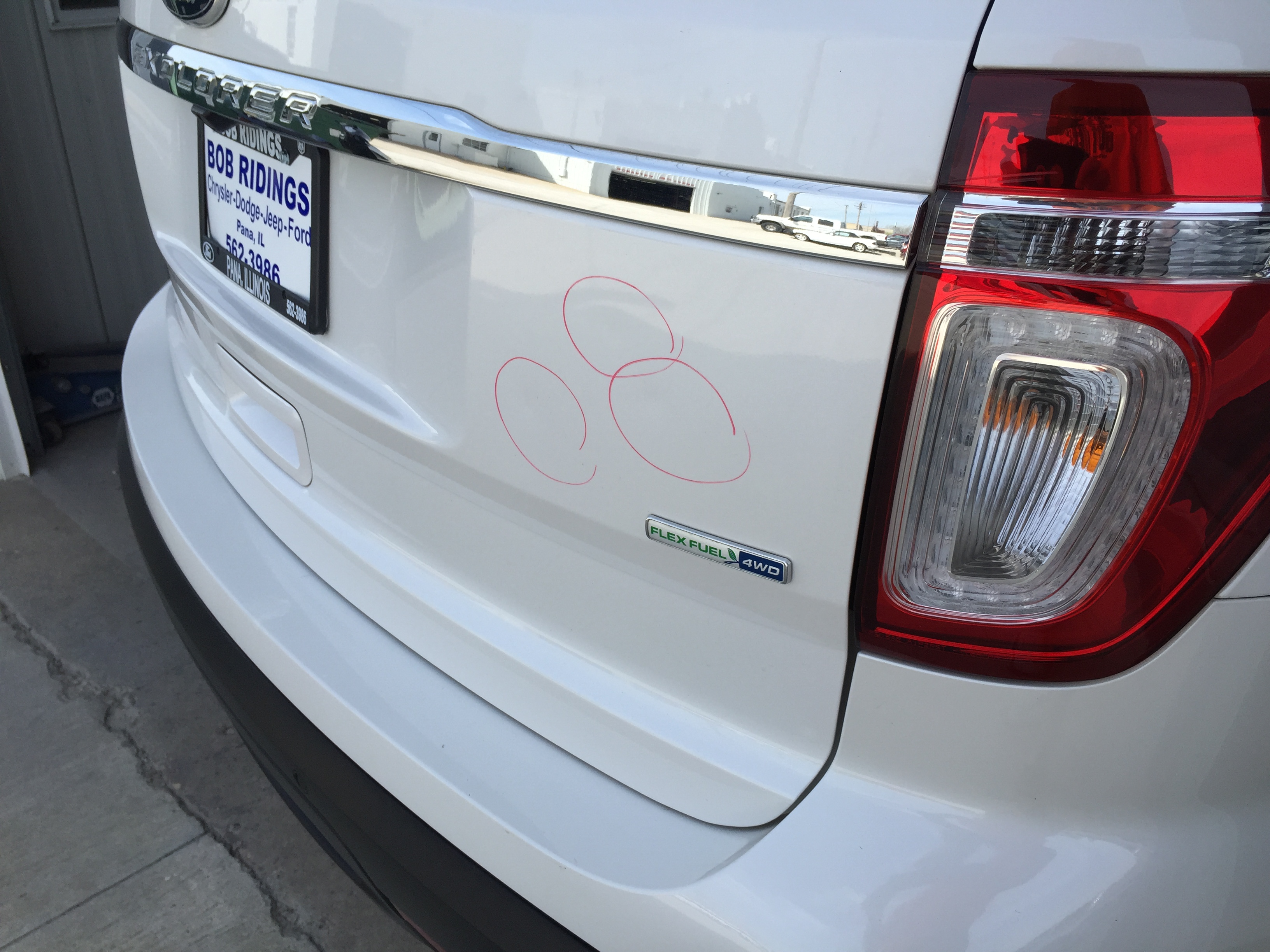 2014 Ford Explorer XLT Tri Coat White, Paintless Dent Repair Rear Gate, Springfield IL, Pana IL Taylorville IL