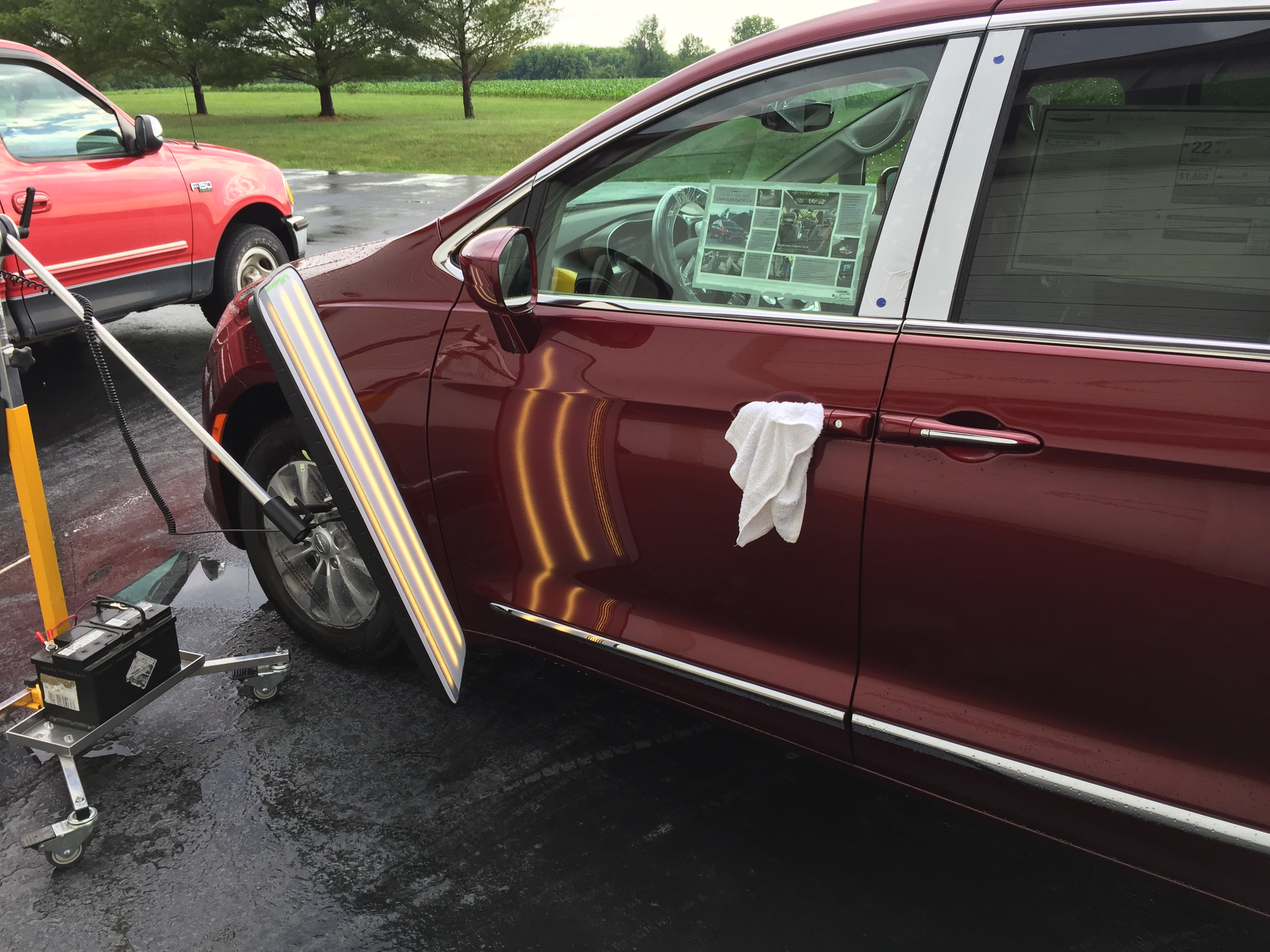 2017 Chrysler Pacifica Touring, Mobile dent Repair Springfield IL, Taylorville IL, Decatur IL, Sharp body line paintless dent repair by Michael Bocek